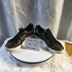 Louis Vuitton Women Brown Monogram Low-Top Sneakers - Size US 7.5